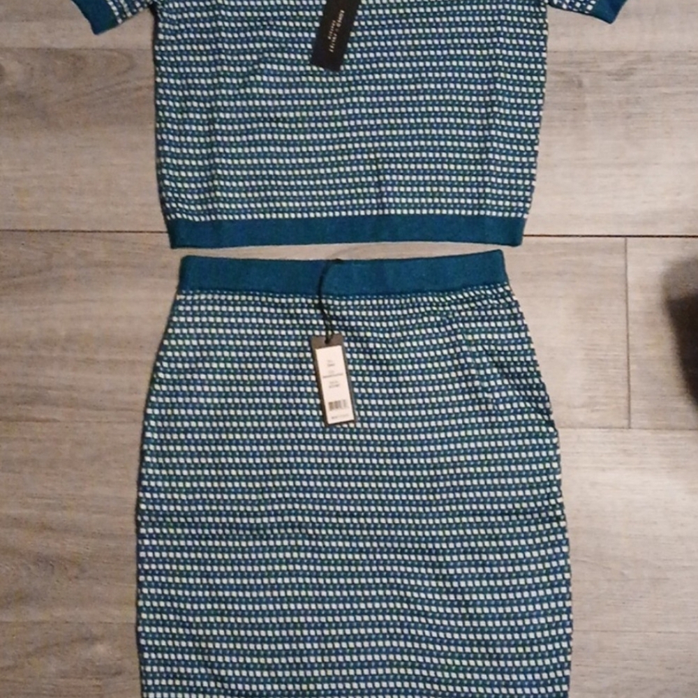 Romeo & Juliet Couture Teal and White Knit Top